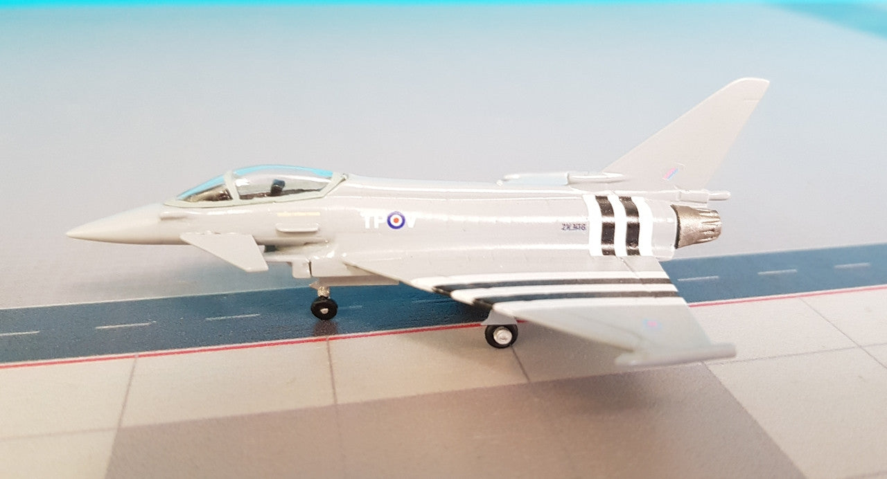 SC331 | Sky Classics 1:200 | Typhoon RAF ZK308, 29 Sqn., 'D-Day 70th Anniv.'