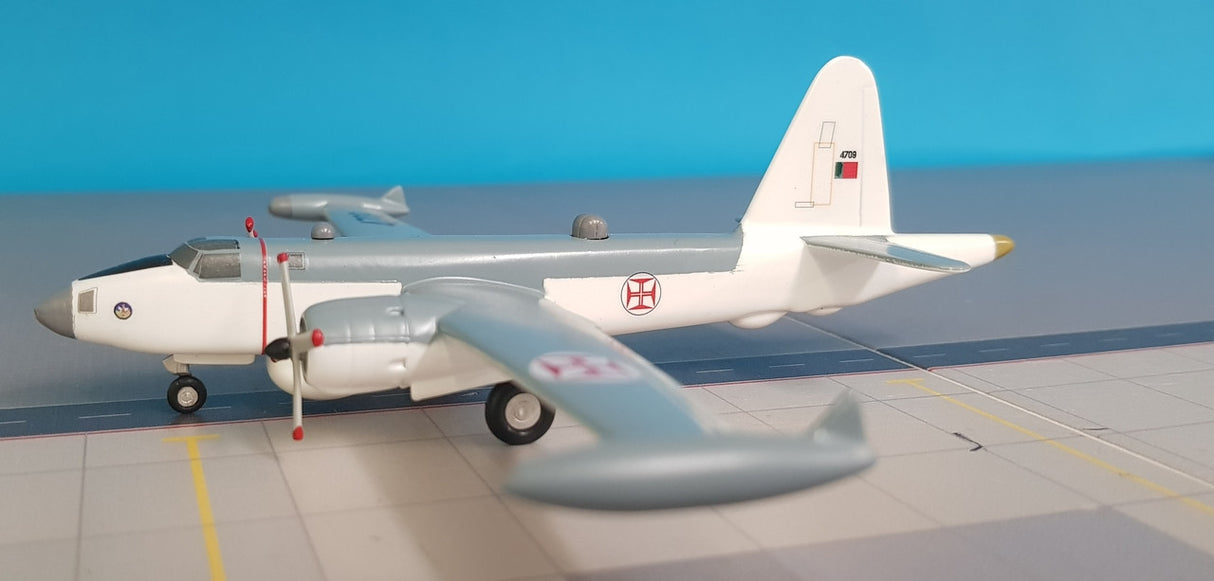 SC290 | Sky Classics 1:200 | Lockheed P-2 Neptune Portuguese Air Force 4709