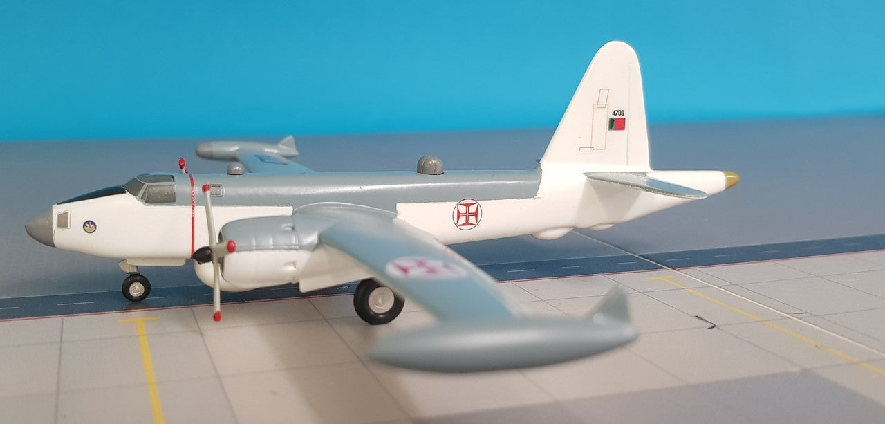 SC290 | Sky Classics 1:200 | Lockheed P-2 Neptune Portuguese Air Force 4709