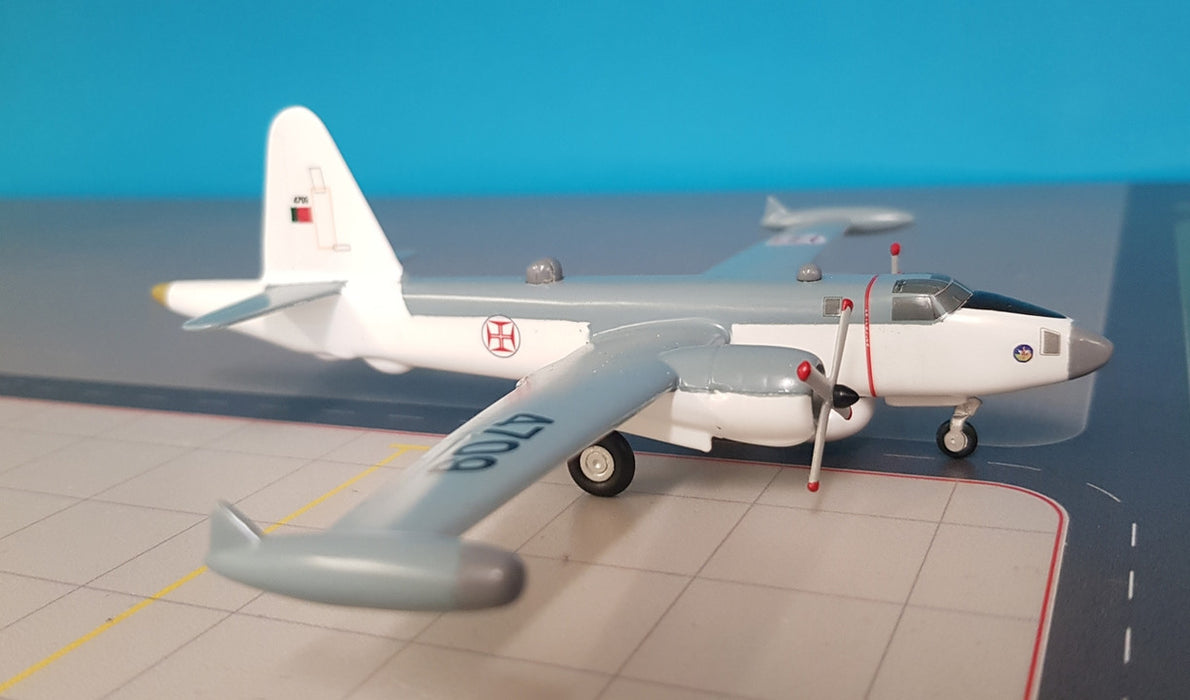 SC290 | Sky Classics 1:200 | Lockheed P-2 Neptune Portuguese Air Force 4709