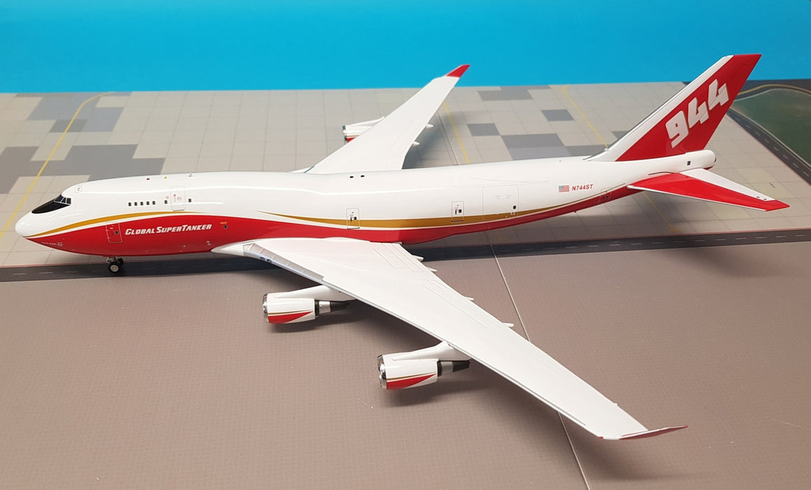 IF744GSS01 | InFlight200 1:200 | Boeing 747-400 Global Supertanker N744ST 944 (with stand)