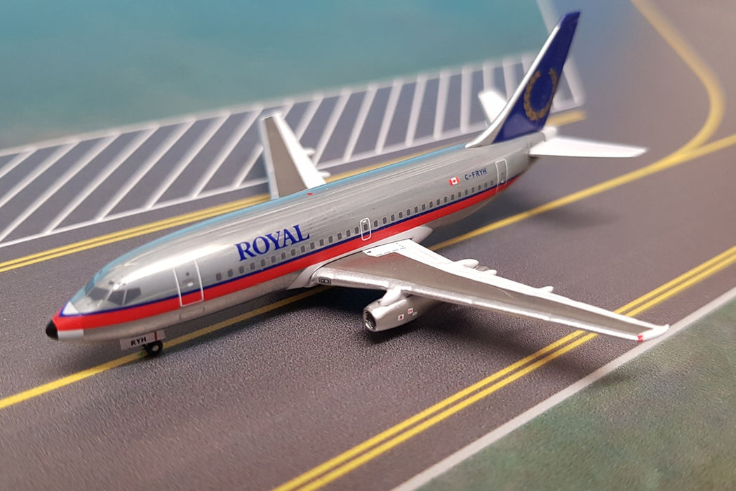 ACCFRYH | Aero Classics 1:400 | Boeing 737-200 Royal Airlines C-FRYH, 'US Air hybrid'