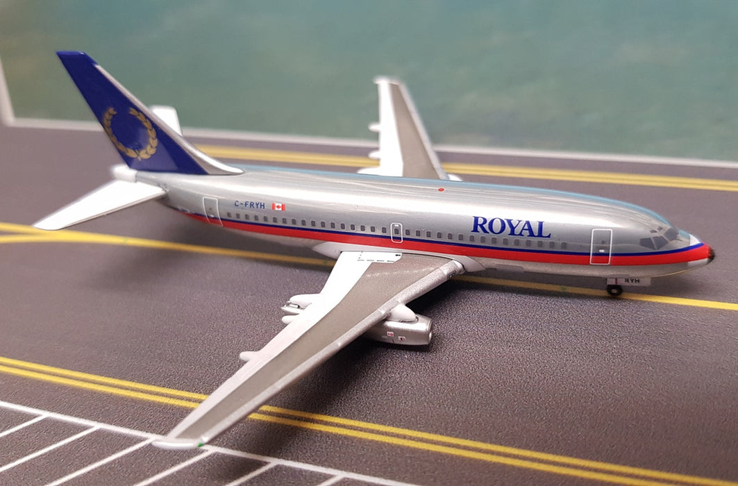 ACCFRYH | Aero Classics 1:400 | Boeing 737-200 Royal Airlines C-FRYH, 'US Air hybrid'