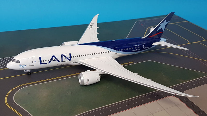 PH20084 | Phoenix 1:200 | Boeing 787-8 LAN Chile CC-BBA **PRE OWNED**