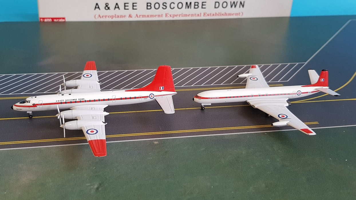 ACBOS | Aero Classics 1:400 | Britannia & DH 106 Comet Set A&AEE Boscombe Down (AAEE) Red Tail and Cheatline Scheme: 'Team Spirit' XX367 and 'Canopus' XS235