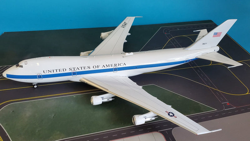 IFE4A0418 | InFlight200 1:200 | Boeing E-4A United States of America 73-1677, Airborne Command Post, 'No SHF antenna' (with stand)