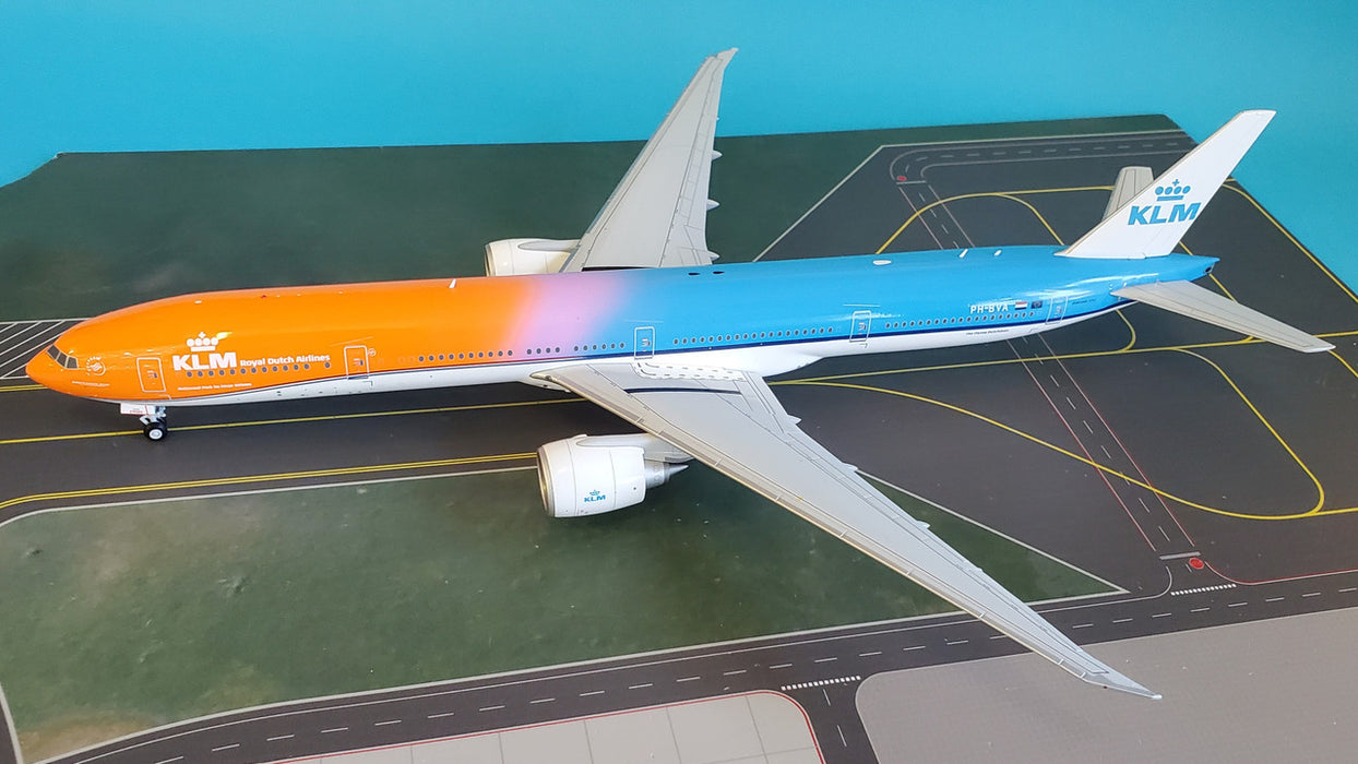 XX2326| JC Wings 1:200 | Boeing 777-300ER KLM PH-BVA (with stand) 'Orange Surprise'