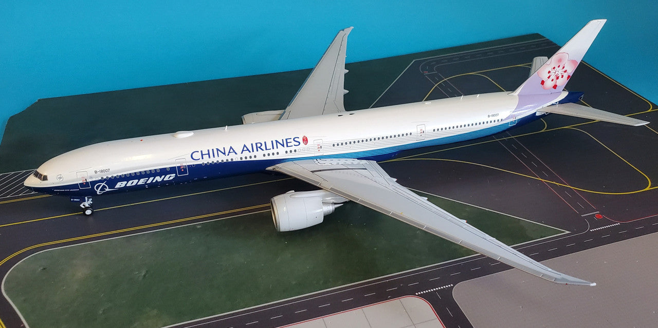 LH2008 | JC Wings 1:200 | Boeing 777-300ER China Airlines B-18007, 'Dreamliner Scheme' (with stand)