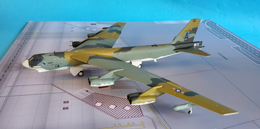 555234 | Herpa Wings 1:200 1:200 | Boeing B-52H Stratofortress US Air Force 319th BW 'Red River Raiders' 10022