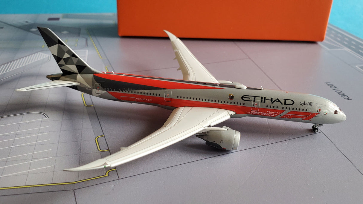 JCEW4789002A | JC Wings 1:400 | Boeing 787-9 Etihad A6-BLV, 'F1 Grand Prix' (flaps down)