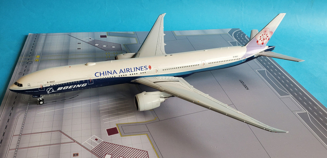 LH2008 | JC Wings 1:200 | Boeing 777-300ER China Airlines B-18007, 'Dreamliner Scheme' (with stand)