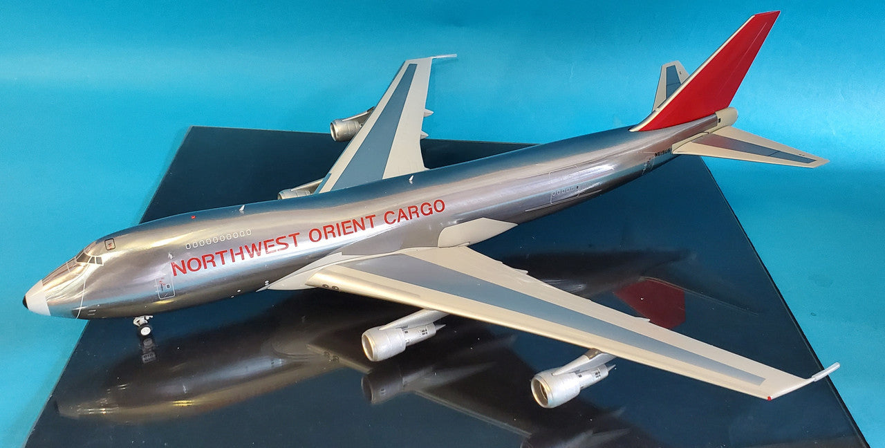 B-742-NOC-01 | Blue Box 1:200 | Boeing 747-200 Northwest Orient cargo N619US (with stand)