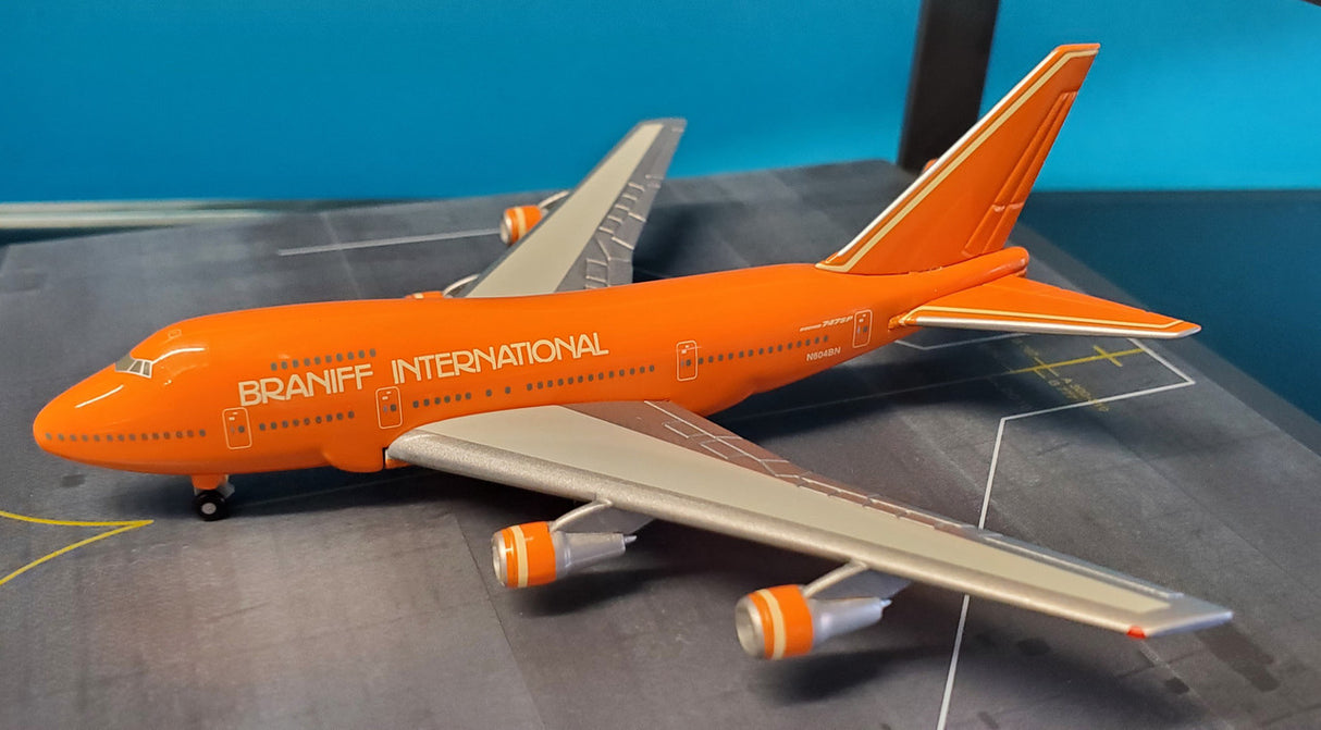 511605 | Herpa Wings 1:500 | Boeing 747SP Braniff 'Baby Orange' **PRE OWNED**