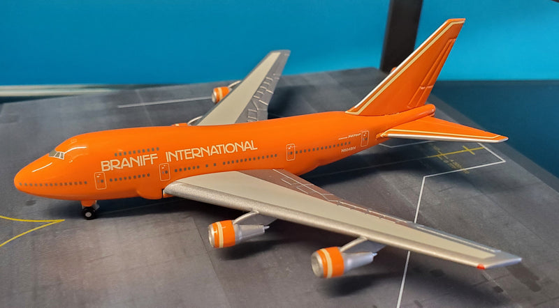 511605 | Herpa Wings 1:500 | Boeing 747SP Braniff 'Baby Orange'  **PRE OWNED**