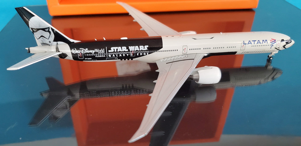 EW477W007 | JC Wings 1:400 | Boeing 777-300ER LATAM PT-MUA, 'Galaxy's Edge'