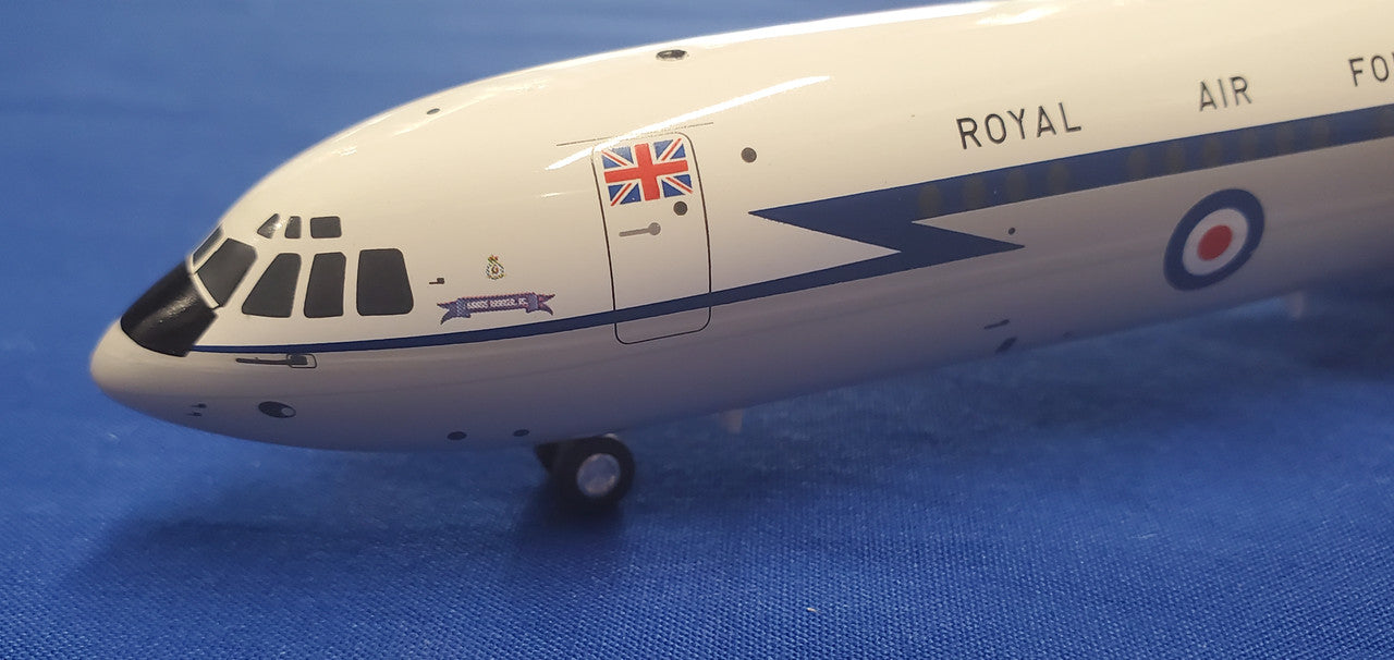 JC2083 | JC Wings 1:200 | VC-10 RAF Royal Air Force XR807 **PRE-OWNED**