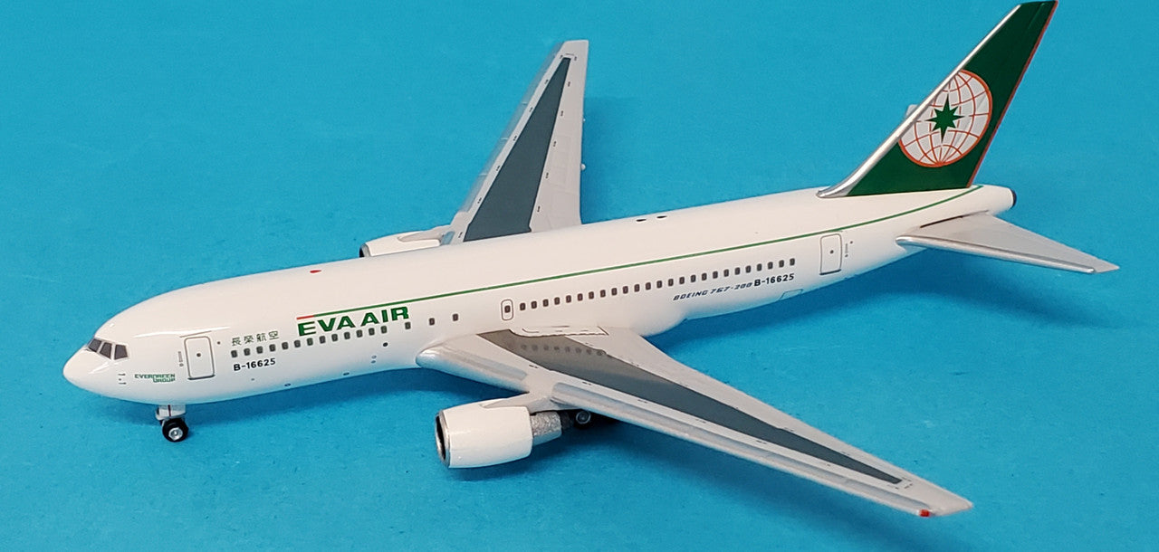 AC411005 | Aero Classics 1:400 | Boeing 767-200 Eva Air old colours B-16625