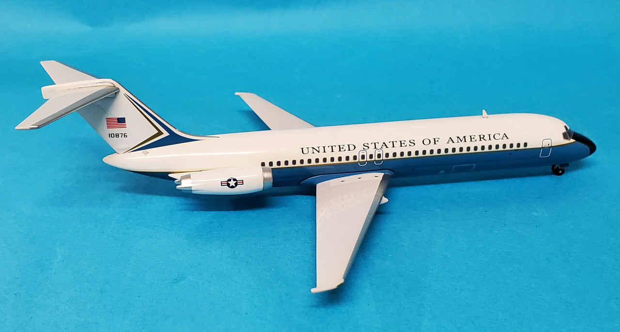 IF932001 | InFlight200 1:200 | C-9A Nightingale (DC-9) US Air Force One 71-0876