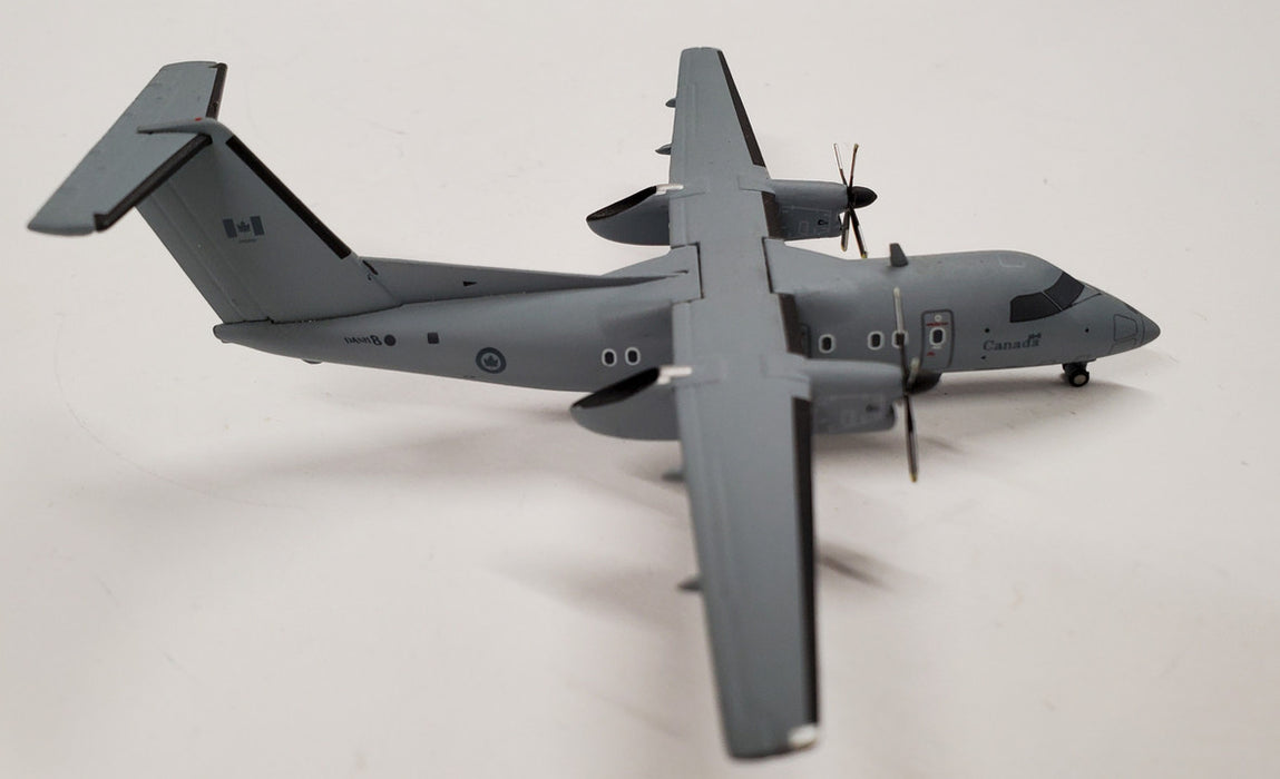 JC2074 | JC Wings 1:200 | Bombardier Dash 8-100 CC-142 Canadian Air Force