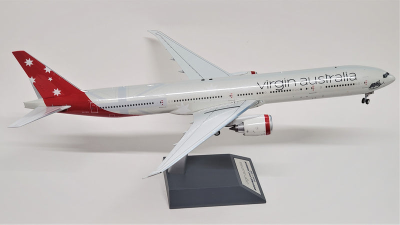 B-773-VA-PE | Blue Box 1:200 | Boeing 777-3ZGER V Australia VH-VPE with stand **PRE OWNED**