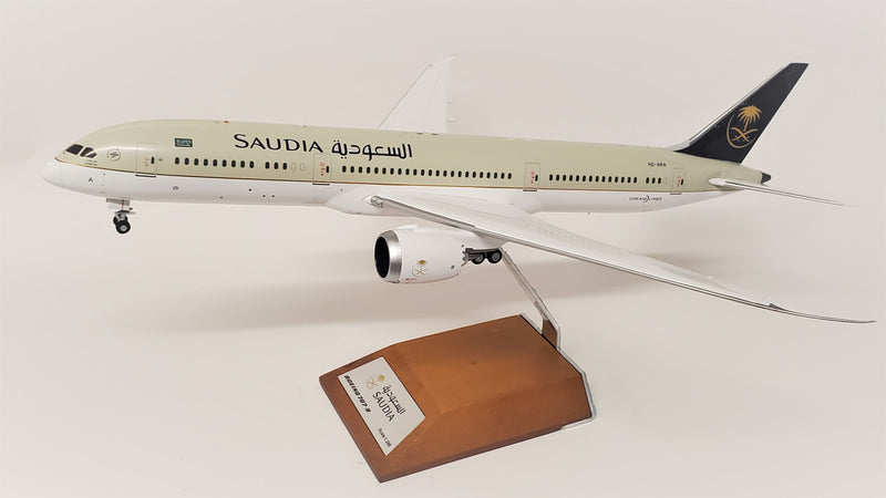 XX2804 | JC Wings 1:200 | Boeing 787-9 Saudia HZ-ARA (with stand)