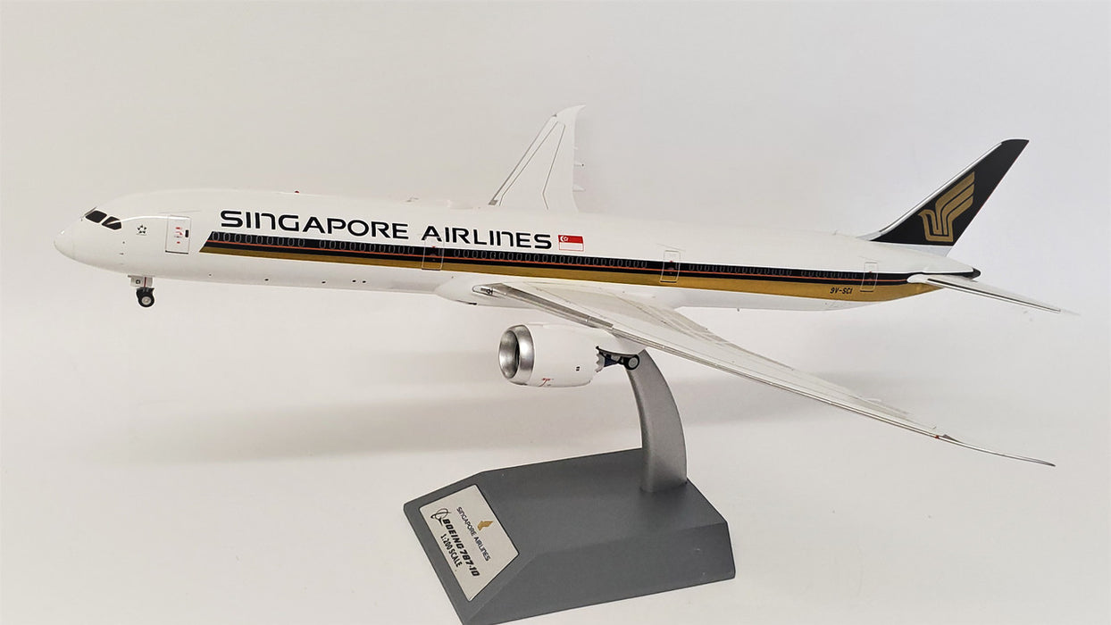 WB-787-10-001 | Blue Box 1:200 | Boeing 787-10 Singapore Airlines 9V-SCI (with stand)