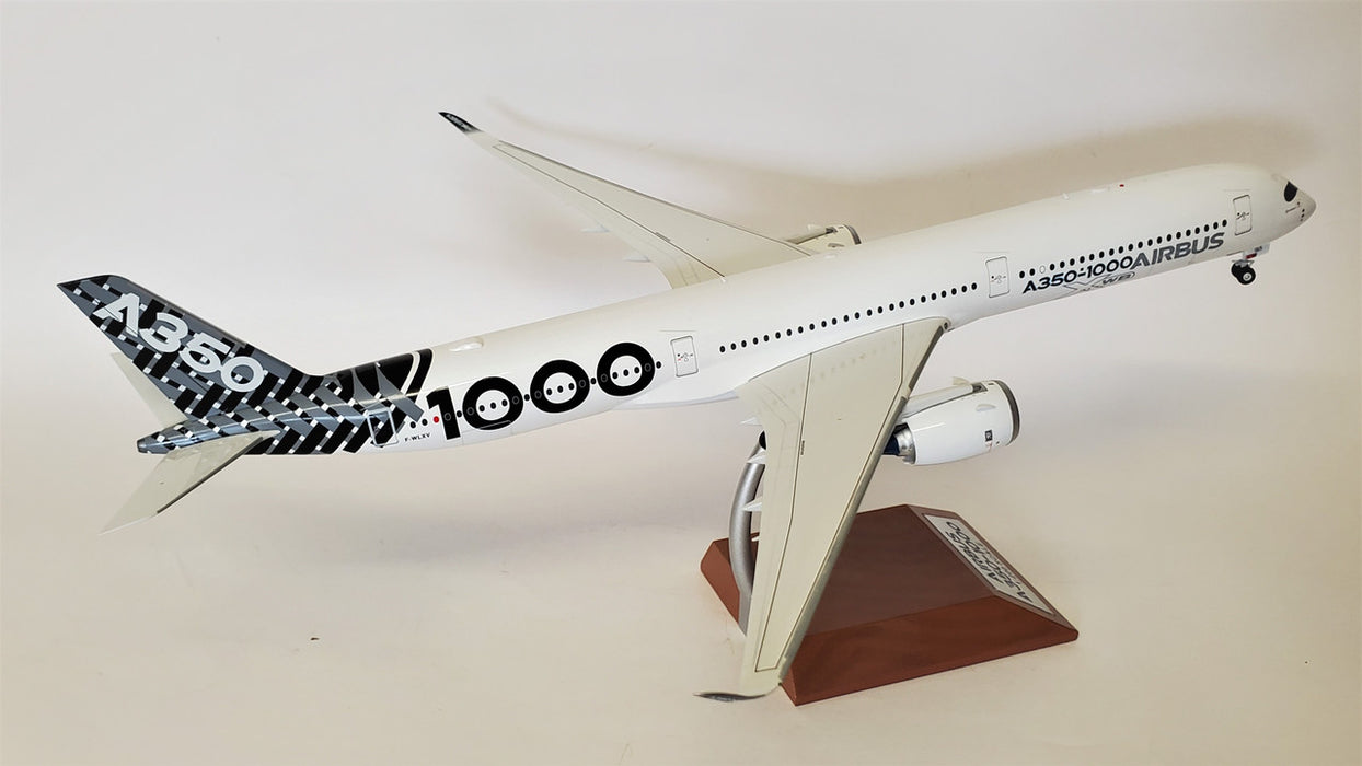 IF35010001 | InFlight200 1:200 | Airbus A350-1000 House Colours F-WLXV, 'Carbon' (with stand)
