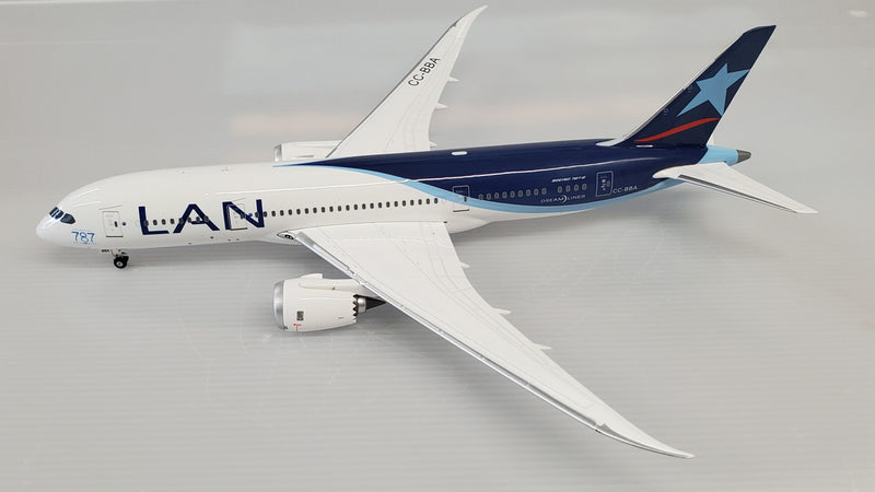 PH20084 | Phoenix 1:200 | Boeing 787-8 LAN Chile CC-BBA **PRE OWNED**