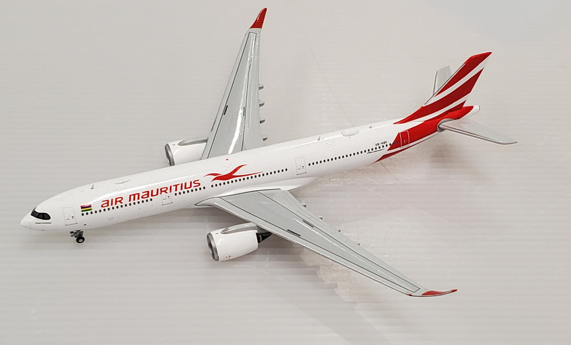 XX4169 | JC Wings 1:400 | Air Mauritius Airbus A330-900NEO Reg: 3B-NBV With Antenna