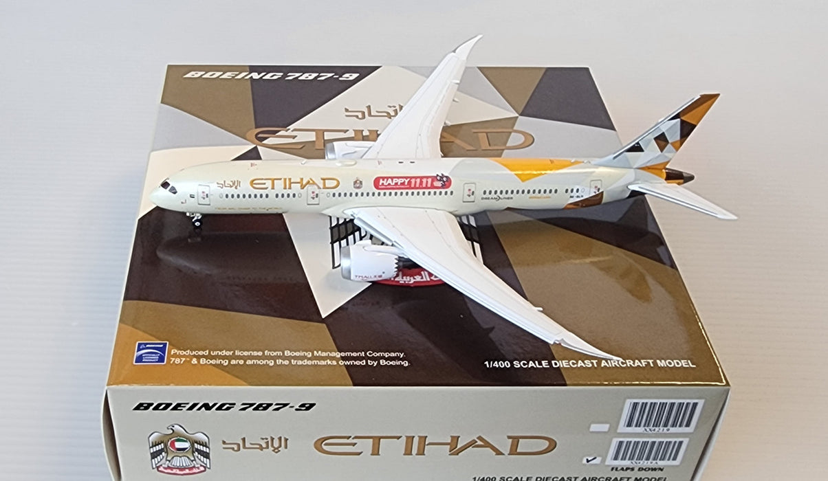 XX4219A | JC Wings 1:400 | Boeing 787-9 Etihad A6-BLM, 'TMALL' (flaps down)