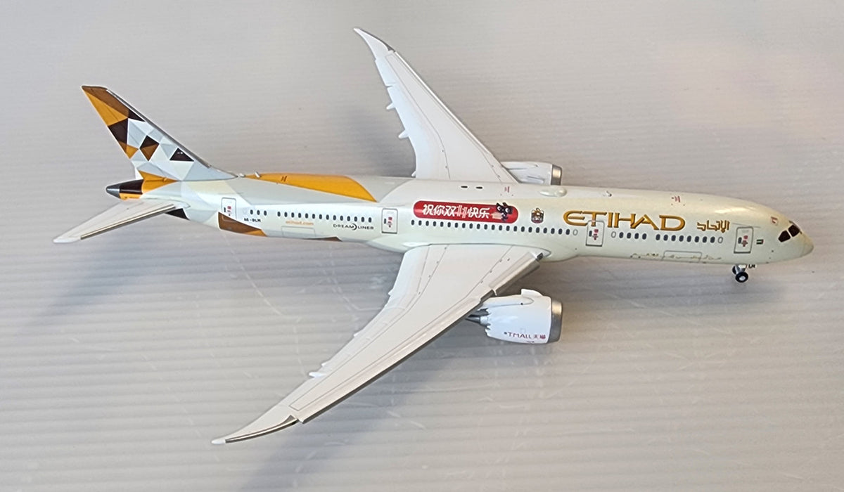 XX4219A | JC Wings 1:400 | Boeing 787-9 Etihad A6-BLM, 'TMALL' (flaps down)