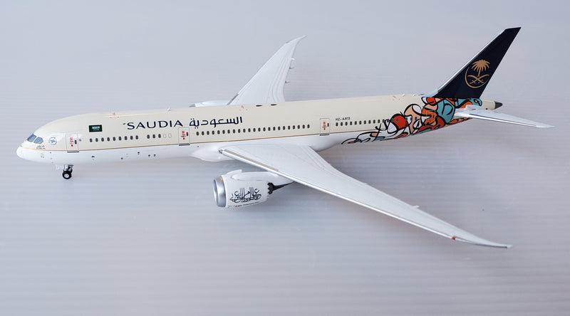 NG55078 | NG Models 1:400 | Boeing 787-9 Dreamliner Saudi Arabian Airlines HZ-AR13 (Year of Arabic Calligraphy 2021)