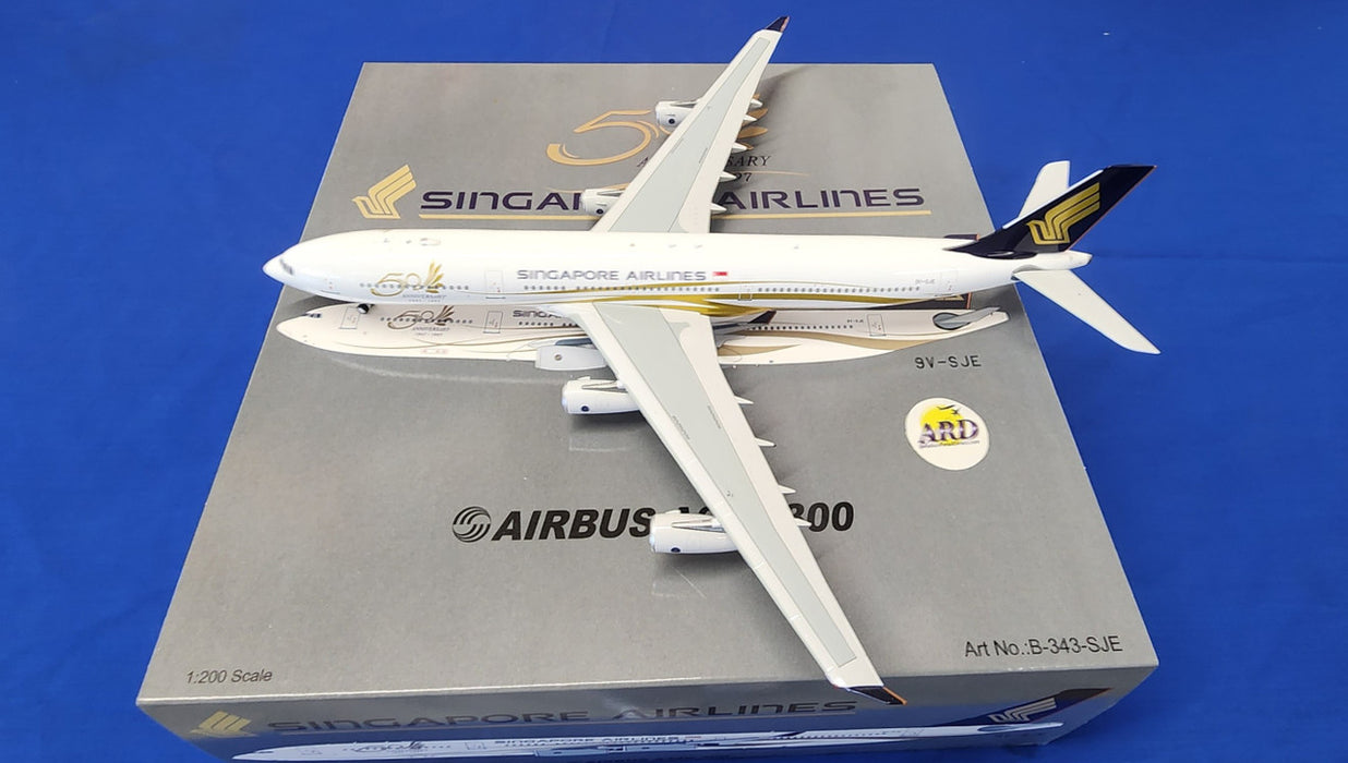 B-343-SJE | Blue Box 1:200 | Airbus A340-300 Singapore Airlines 9V-SJE (with stand)