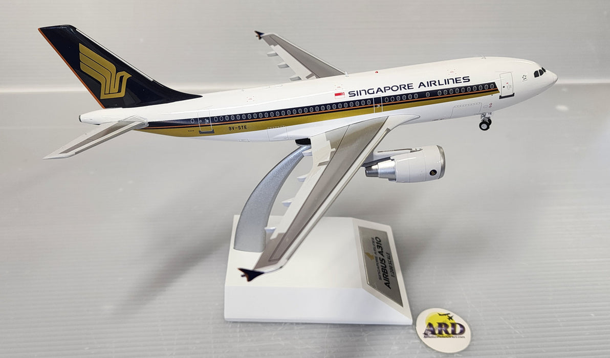 WB-A310-3-003 | Blue Box 1:200 | Airbus A310-300 Singapore Airlines 9V-STE (with stand)