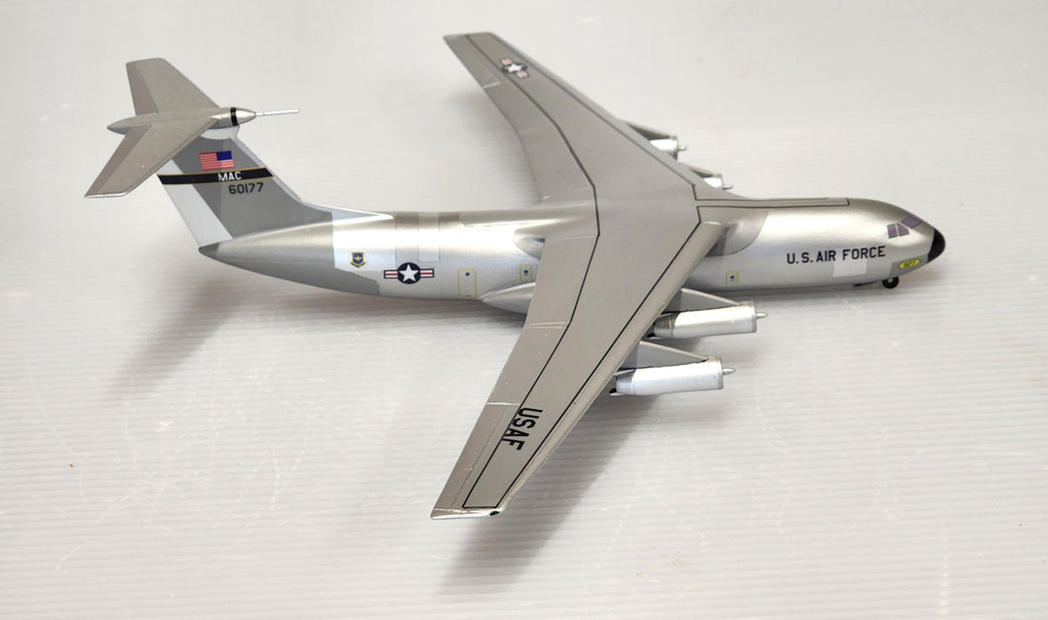 SC362 | Sky Classics 1:200 | C-141A Starlifter USAF 60177 (silver)