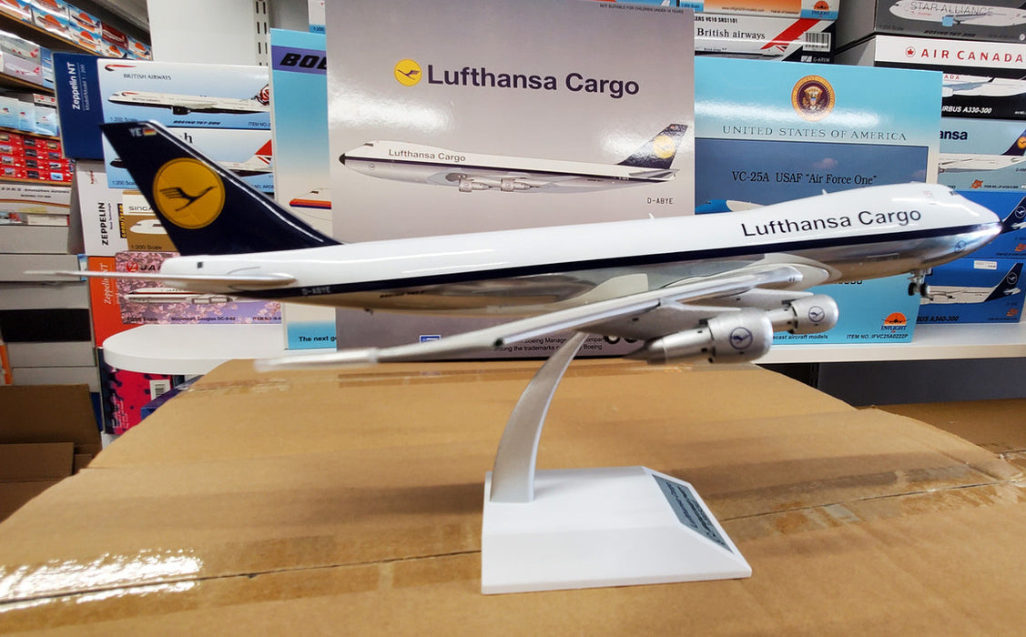 JF-747-2-024P | JFox Models 1:200 | Boeing 747-200 Lufthansa Cargo D-ABYE (polished with stand)
