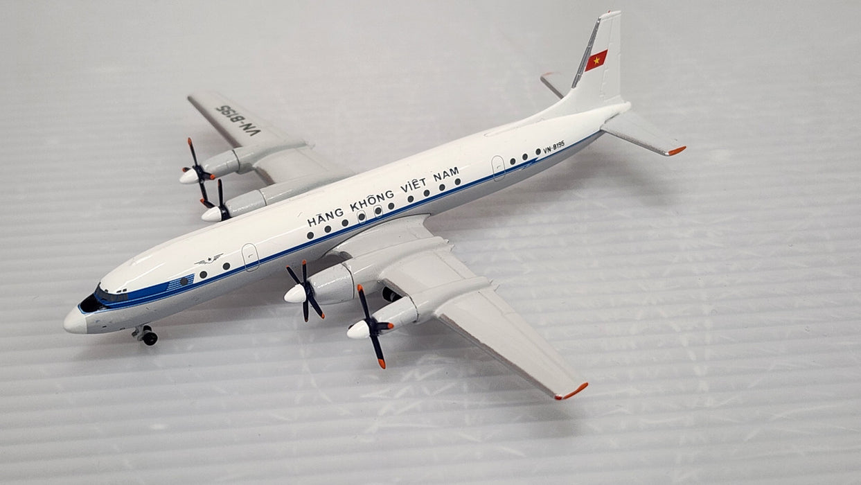 AC411099 | Aero Classics 1:400 | ilyushin IL-18 Hang Khong Viet Nam VN-B195