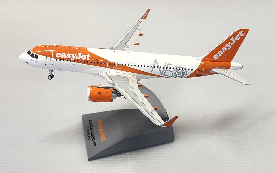 320-UZHD | Blue Box 1:200 | Airbus A320neo easyJet G-UZHD, 'NEO' (with stand)