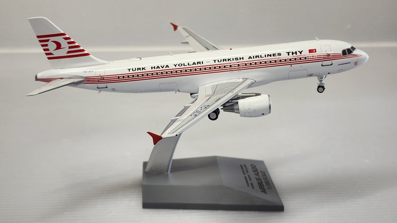 IF320TK0623 | InFlight200 1:200 | Airbus A320-214 TC-JLC Turkish retro colours (with stand)
