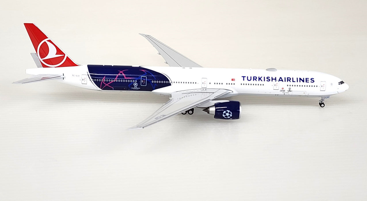 NG73031 | NG Models 1:400 | Boeing 777-300ER Turkish Airlines TC-LJJ, 'UEFA Champions League'