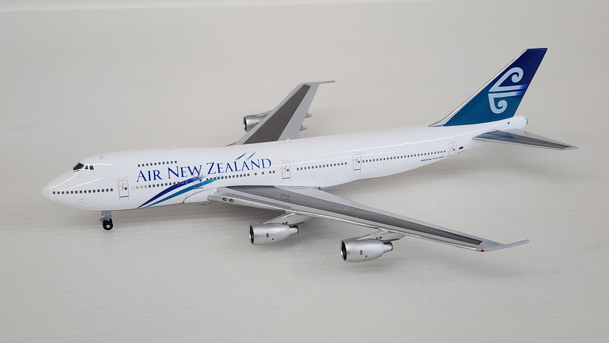 BB4742001 | Big Bird 1:400 | Boeing 747-200B AIR NEW ZEALAND ZK-NZY with Antenna