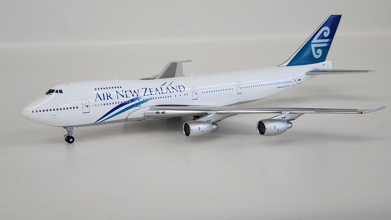 BB4-742-001 | Big Bird 1:400 | Boeing 747-200B Air New Zealand ZK-NZY