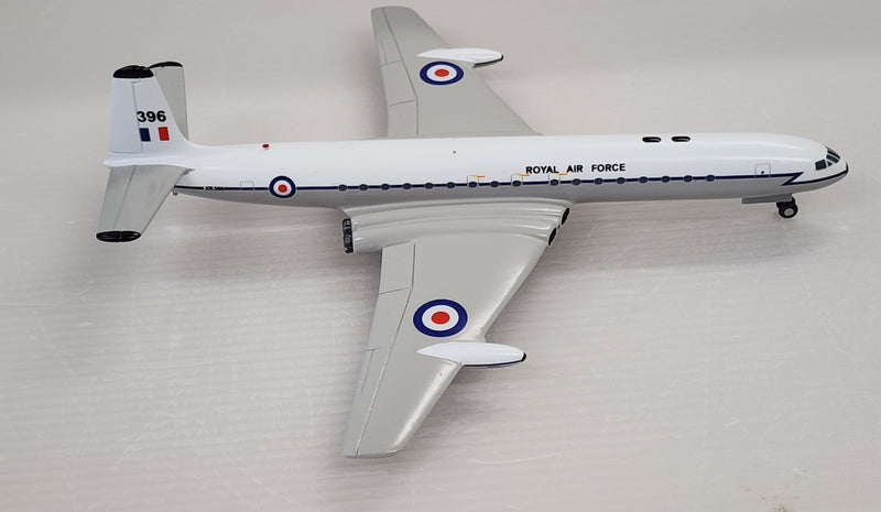 SC053 | Sky Classics 1:200 | DH 106 Comet 4C RAF XR396, 'White Tail'