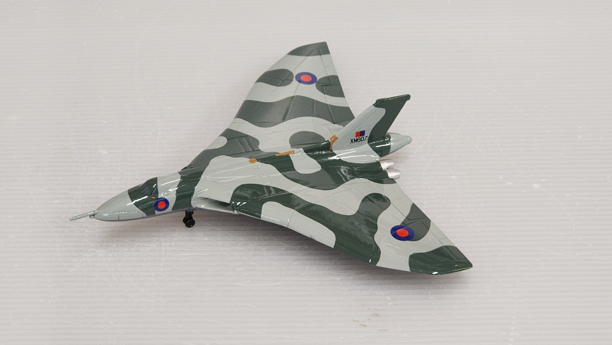 SC337 | Sky Classics 1:200 | Avro Vulcan RAF XM607 44 Squadron Operation Black Buck 'Camouflage'