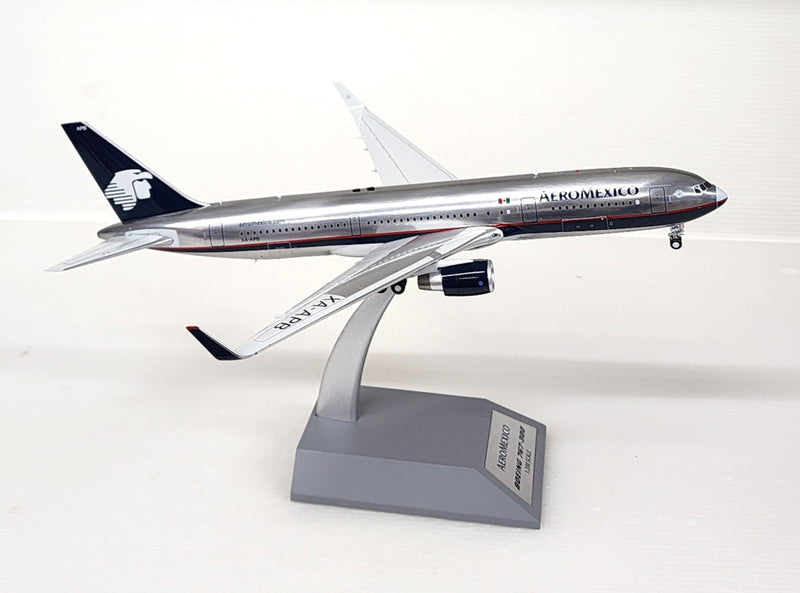 IF763AM1123P | InFlight200 1:200 | Boeing 767-3Q8 Aeromexico XA-APB (with stand)