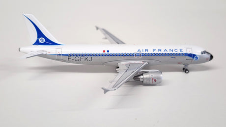 AV4162 | Aviation 400 1:400 | Airbus A320-211 Air France Retro F-GFKJ