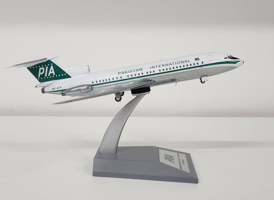 IF121EPK0723P | InFlight200 1:200 | Trident 1E PIA AP-ATK polished With Stand