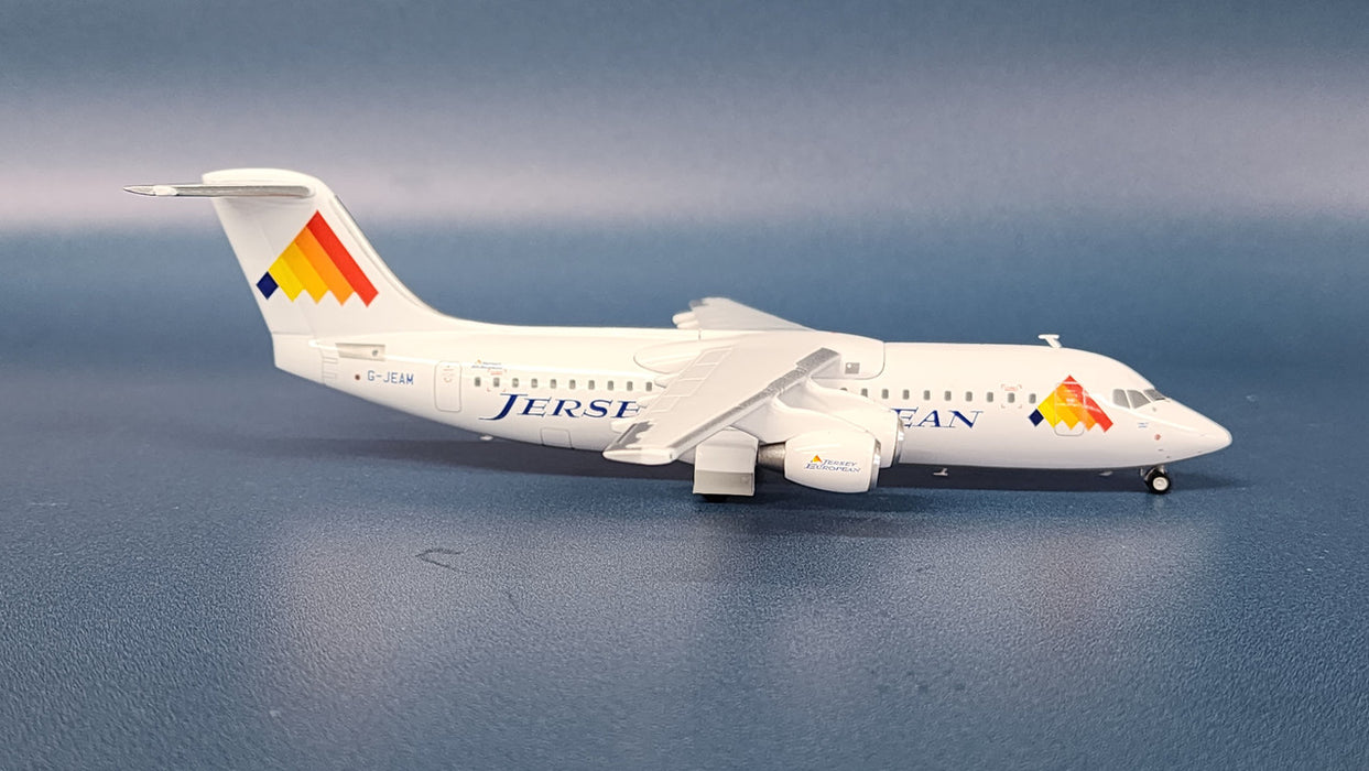 572828 | Herpa Wings 1:200 1:200 | BAe 146-200 Jersey European G-JEAM (die-cast)