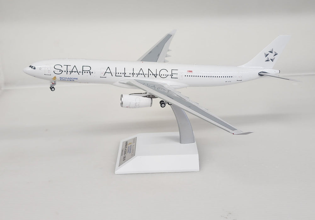 WB-A330-3-012 | WB Models 1:200 | Airbus A330-300 Singapore Star Alliance 9V-STU (with stand)