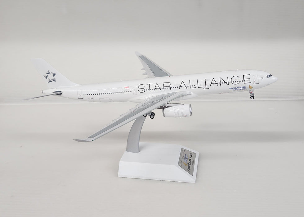 WB-A330-3-012 | WB Models 1:200 | Airbus A330-300 Singapore Star Alliance 9V-STU (with stand)